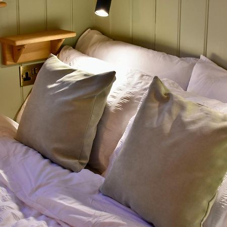 The Deer Hut Apartment Burpham Bagian luar foto