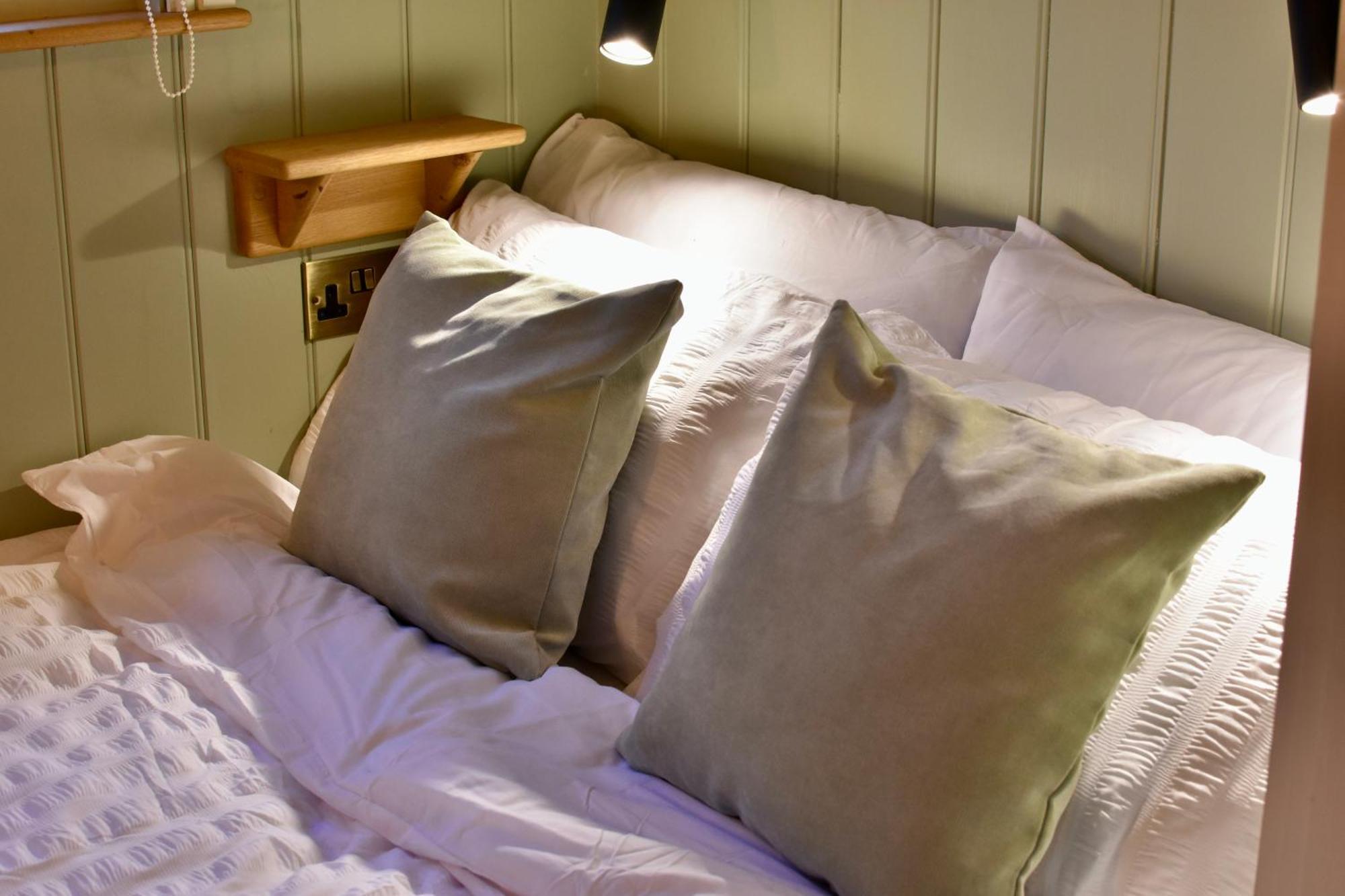 The Deer Hut Apartment Burpham Bagian luar foto