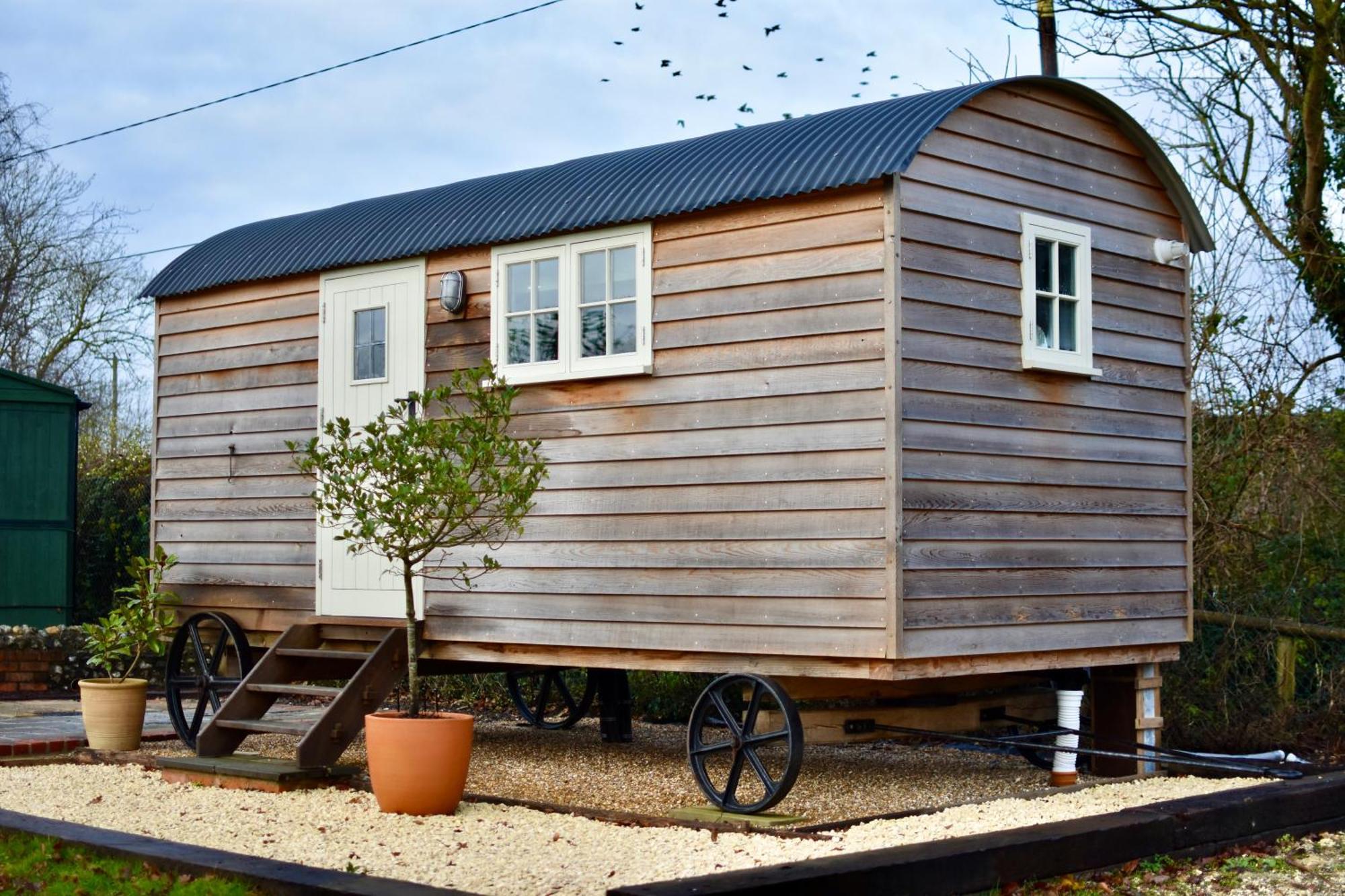 The Deer Hut Apartment Burpham Bagian luar foto