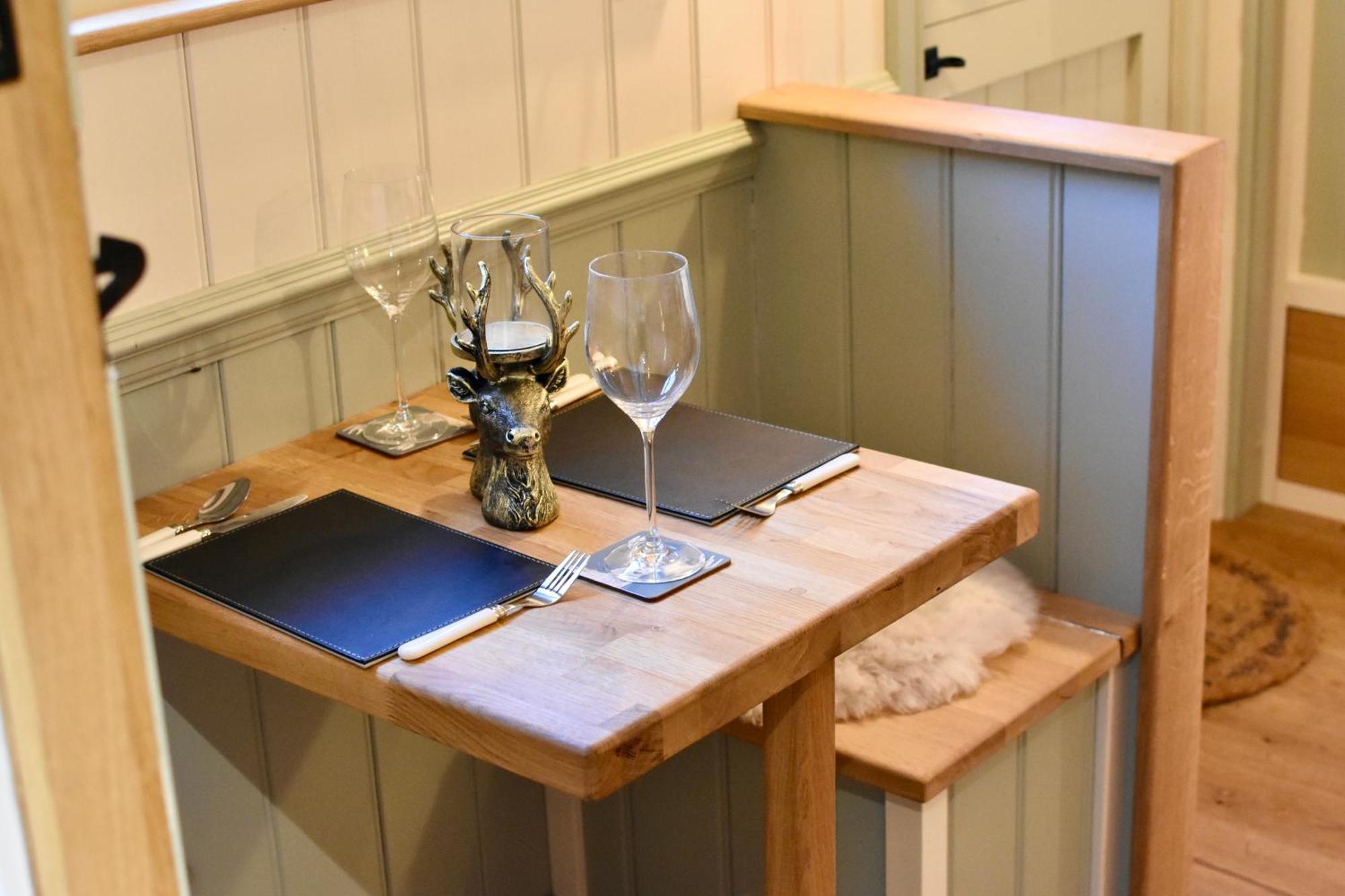 The Deer Hut Apartment Burpham Bagian luar foto