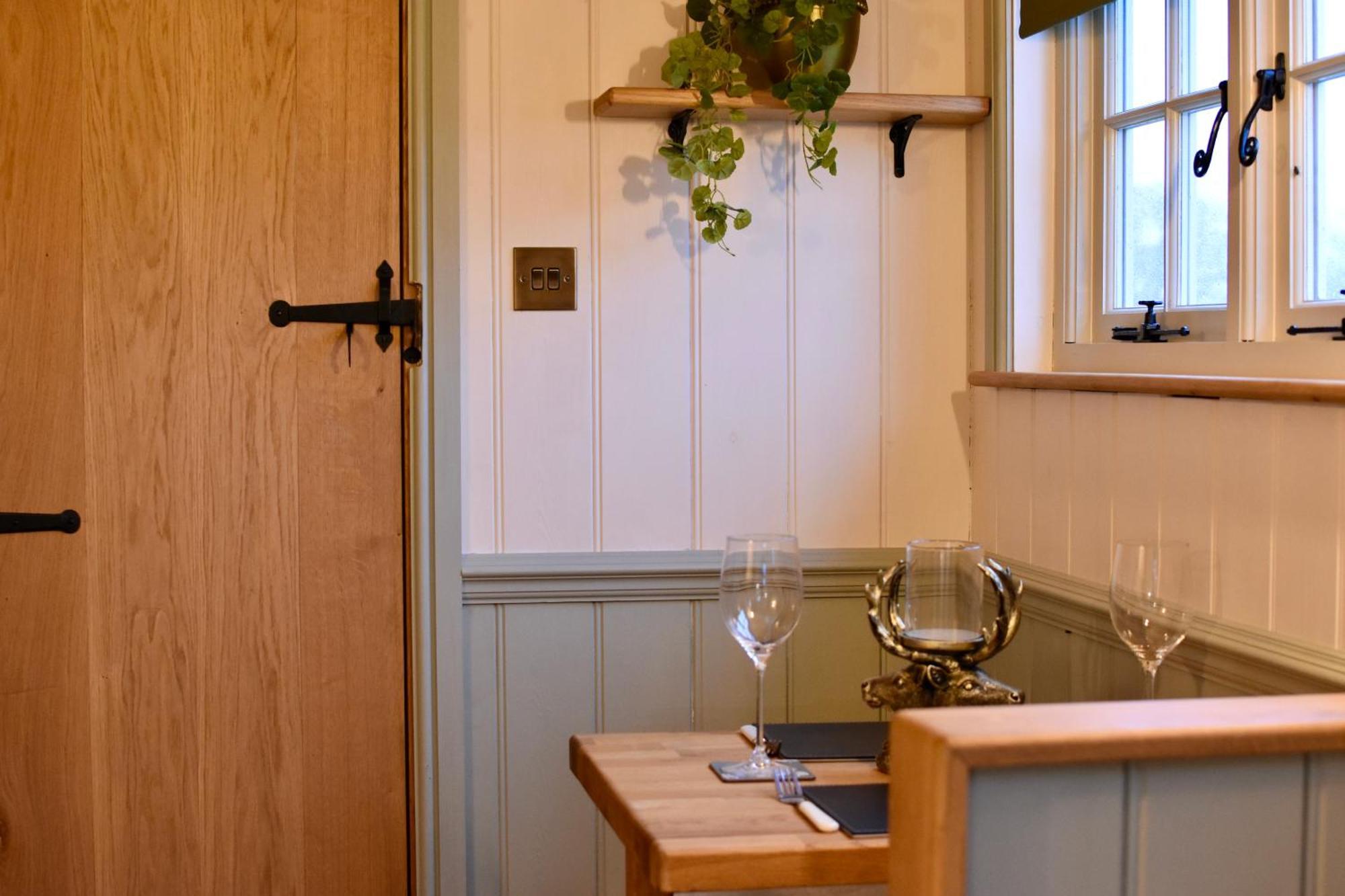 The Deer Hut Apartment Burpham Bagian luar foto