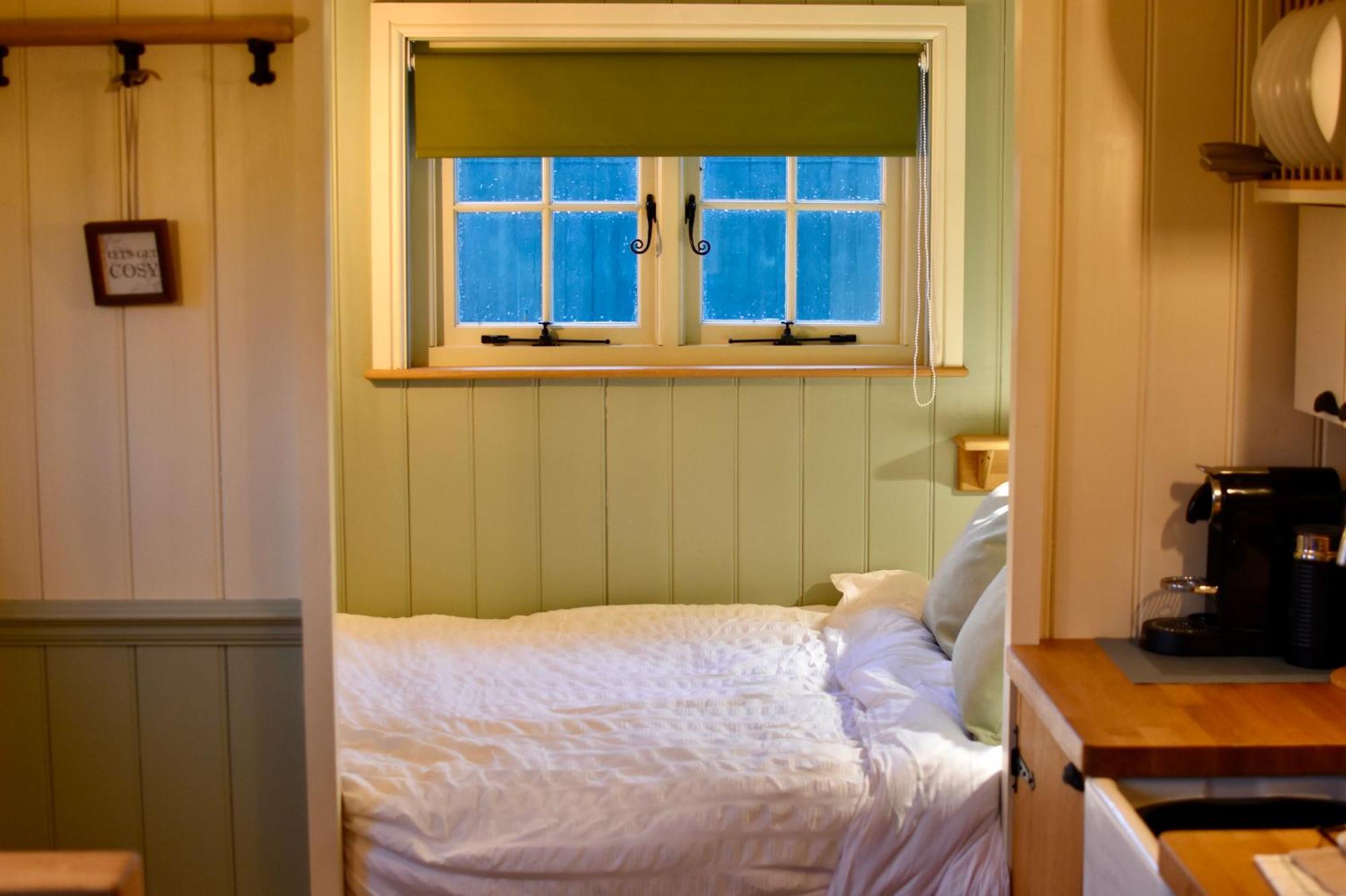 The Deer Hut Apartment Burpham Bagian luar foto